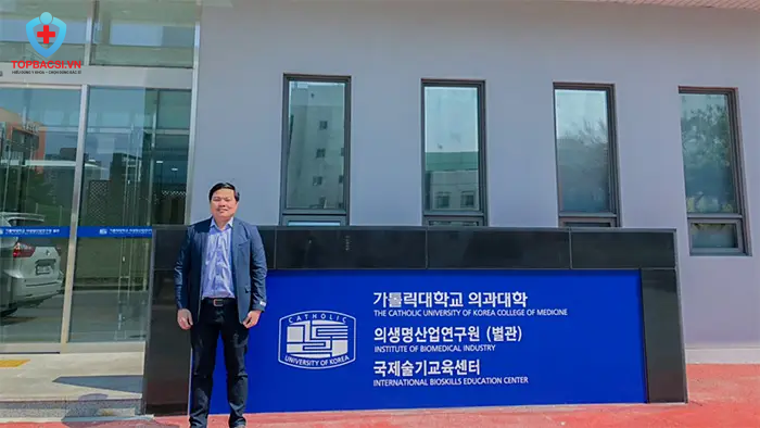 BS. Phùng Mạnh Cường giá sư thỉnh giảng Việt Nam đầu tiên tại ĐH CATHOLIC