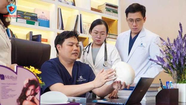 Sửa mũi hỏng tại BS Phùng Mạnh Cường nhiều người phải đợi 1 tháng