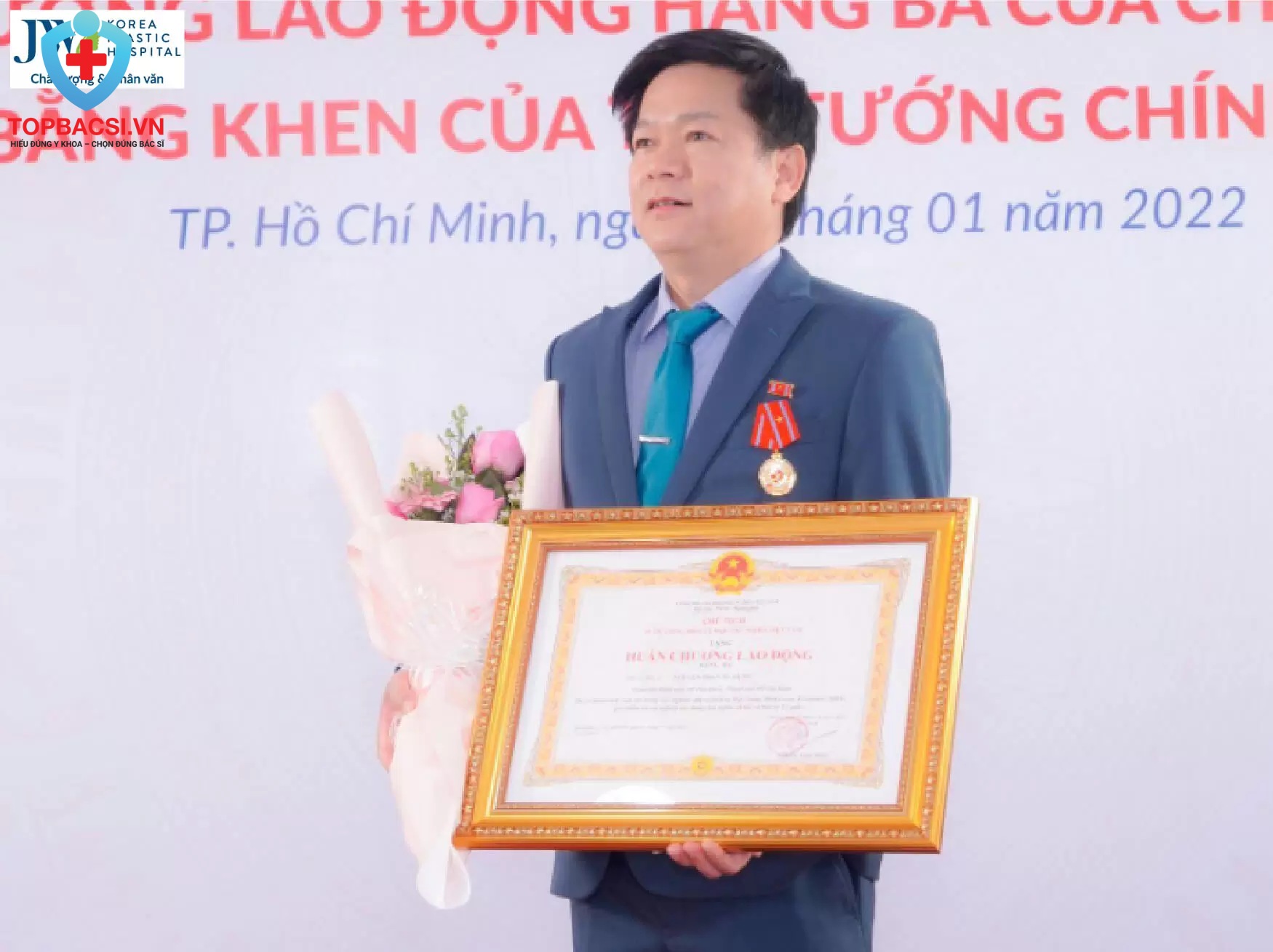 Sự thật ít ai biết về Bác sĩ Tú Dung chuyên chữa lành “lỗi tạo hóa”