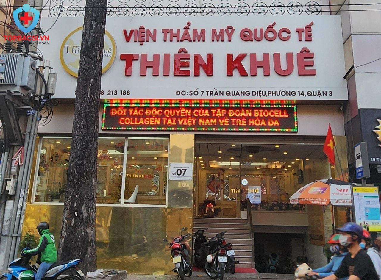 Sau khi bị xử phạt "Hệ thống Thẩm mỹ Quốc tế Thiên Khuê" thuộc Công ty Cổ phần Đầu tư Quốc tế Thiên Khuê đã được đổi thành "Viện Thẩm mỹ Quốc tế Thiên Khuê" thuộc Công ty TNHH TM và Dịch vụ Thiên Minh - Ảnh chụp tháng 1.2023