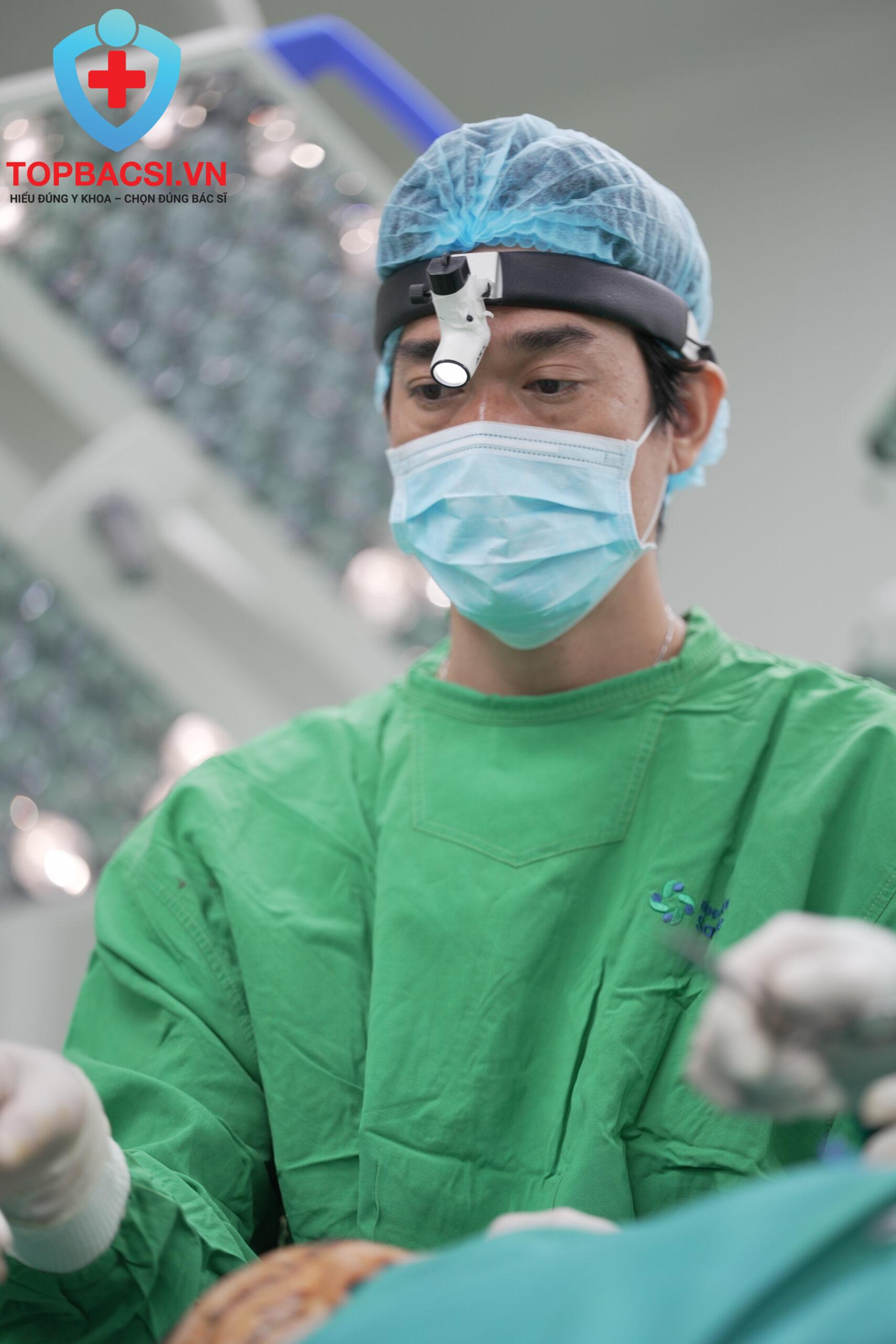 Theo Bác sĩ Huỳnh Tấn Đạt, cơ thể khá nhạy cảm sau sinh nên việc thẩm mỹ cần cân nhắc kỹ.