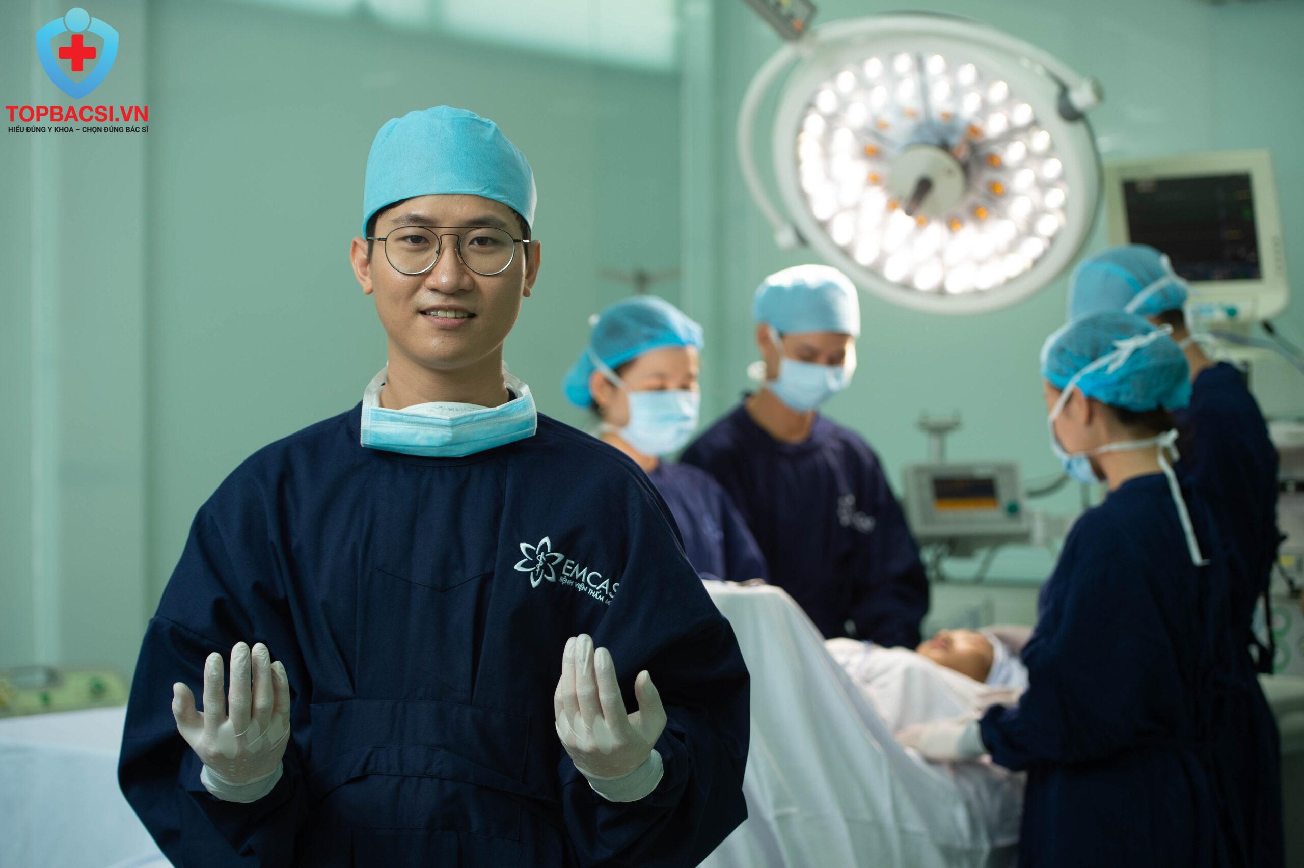 Làm việc tại EMCAS là thời điểm ông dần xác định thế mạnh của mình trong lĩnh vực tạo hình mũi và xử lý biến chứng.