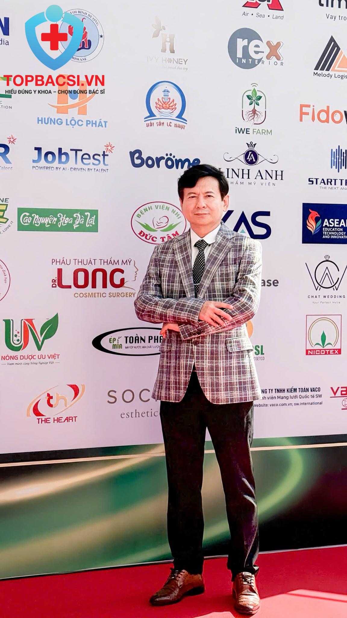 Bác Sĩ Vương Khánh Long
