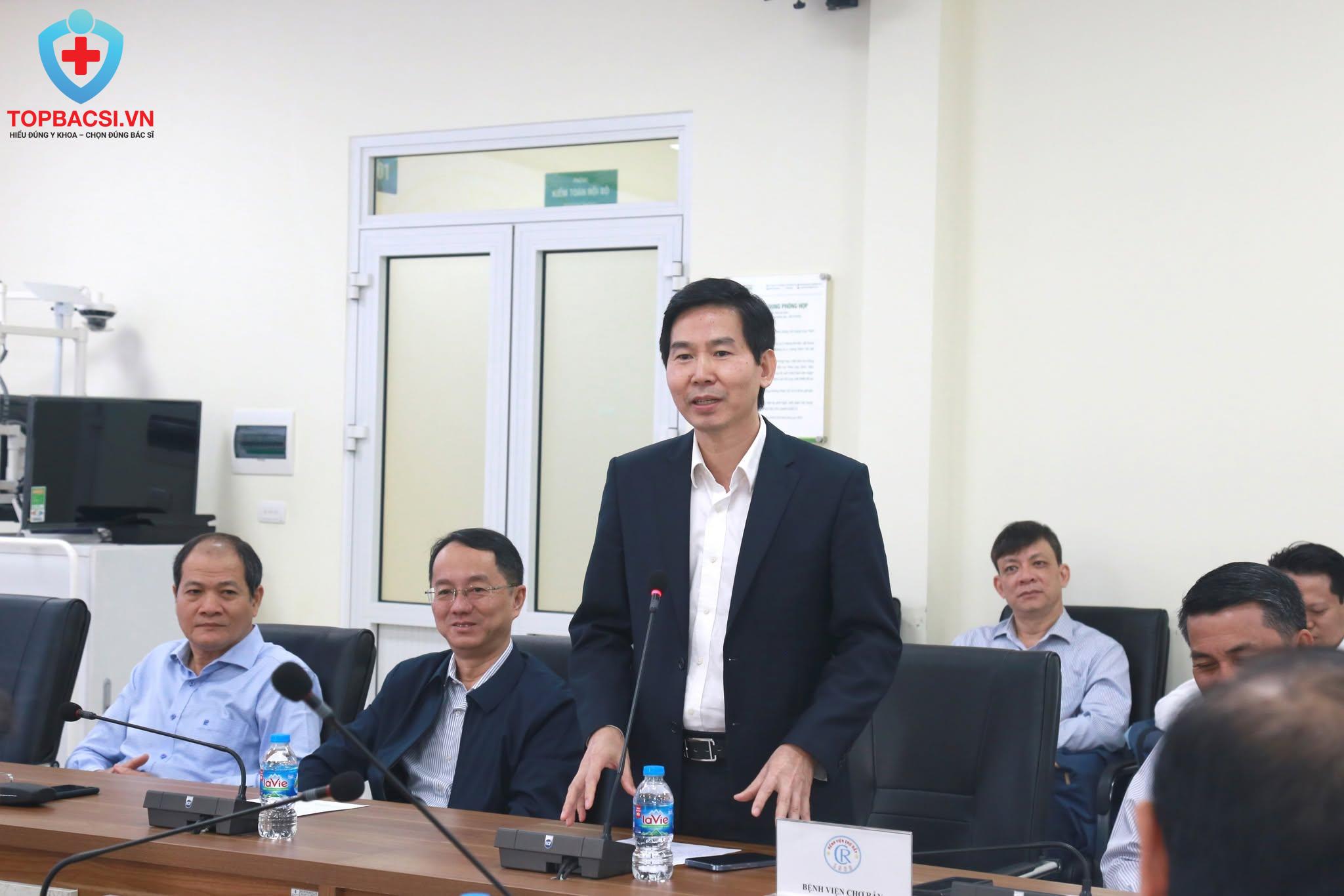Bệnh - PGS.TS Lâm Việt Trung- Phó Giám đốc Bệnh viện Chợ Rẫy- Trưởng đoàn chia sẻ tại buổi tiếp đón