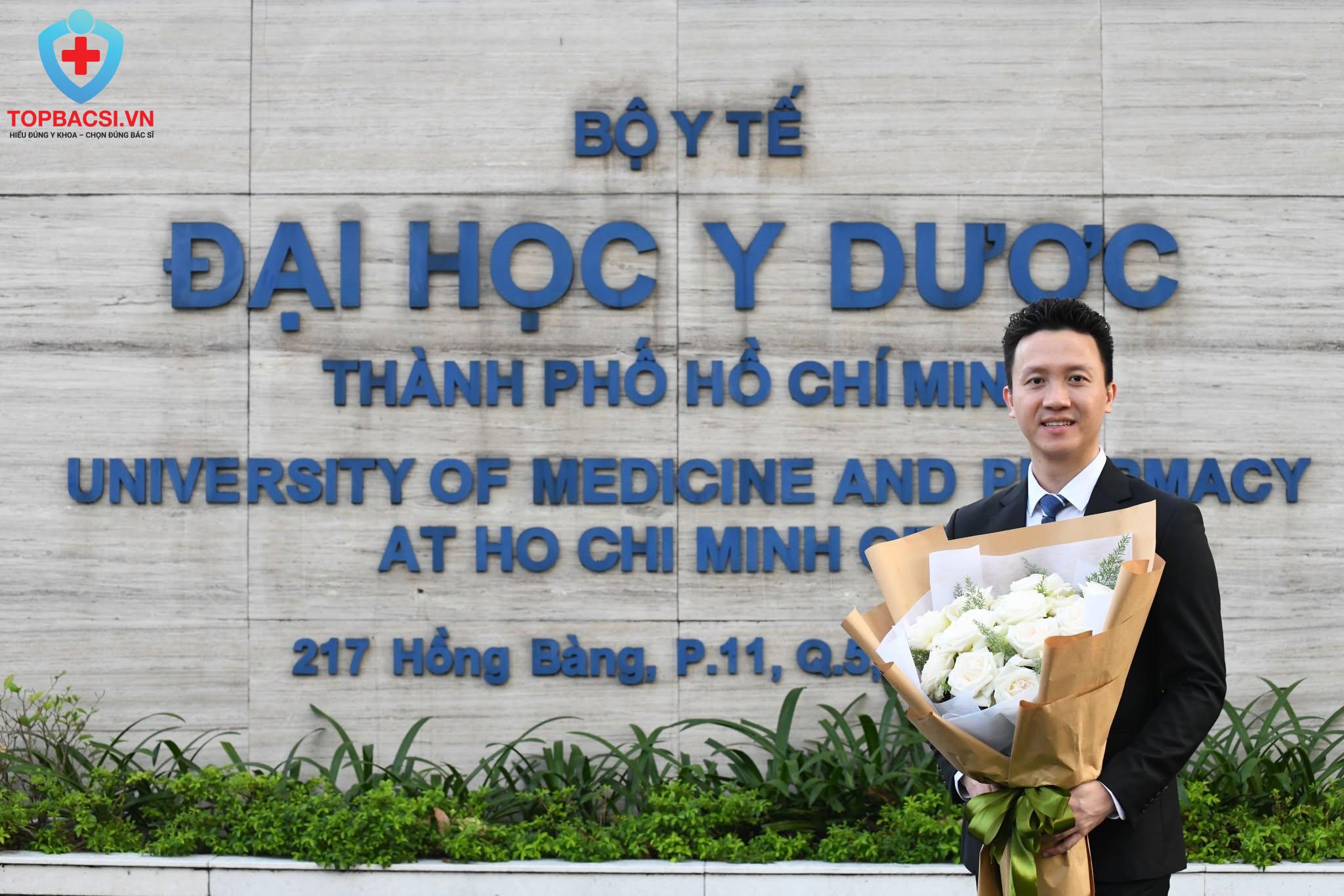 TS. BS. Đặng Quốc Việt BV ĐHYD là bác sĩ chuyên sâu về Ngoại gan mật tụy