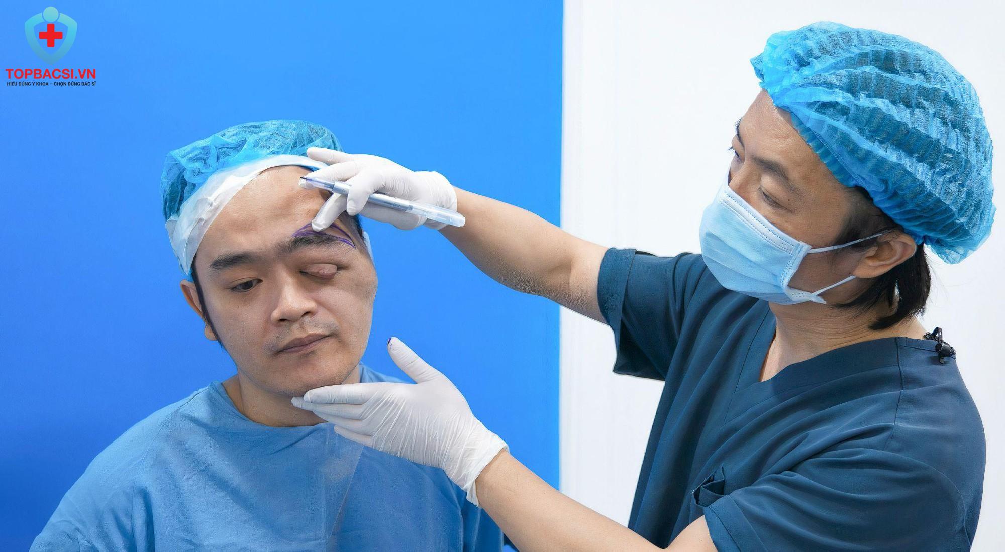 TS. BS Richard Huy và hành trình thay đổi diện mạo cho chàng trai dị dạng vùng mắt
