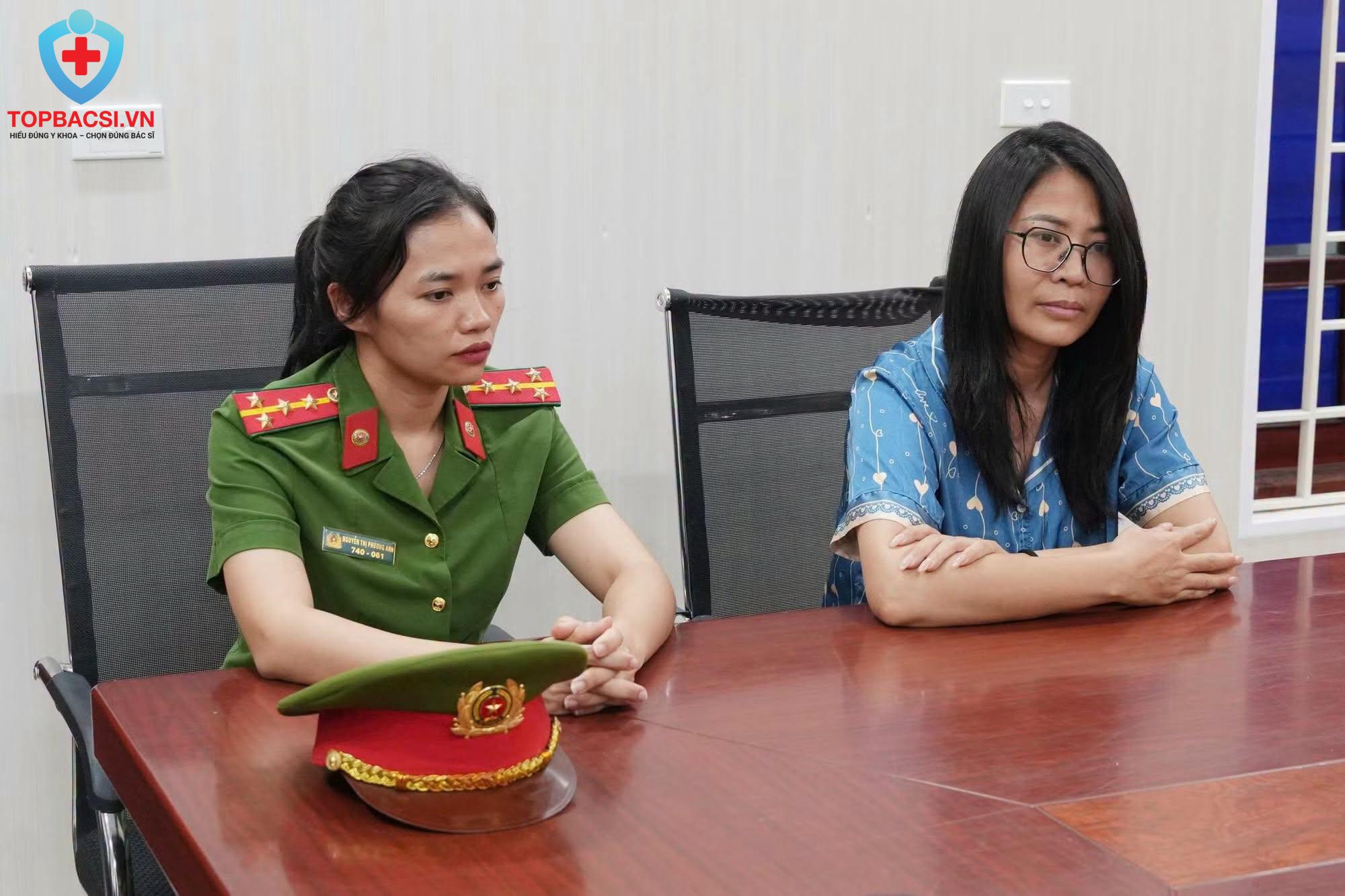 Cơ quan công an làm việc với  từng bi can trong nhóm 10 bị can bị khởi tố.