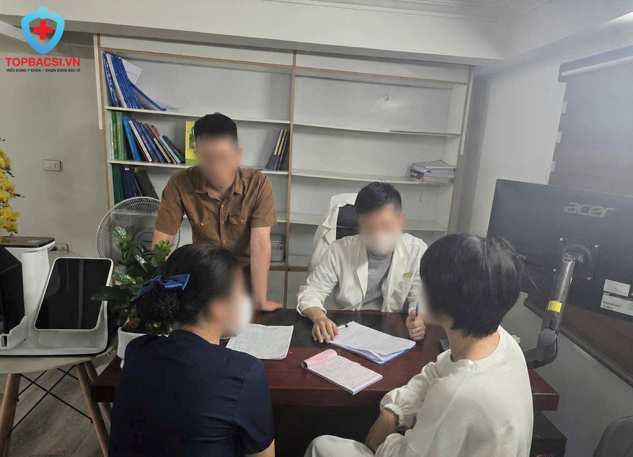 Đoàn kiểm tra liên ngành phường Vinh Phú kiểm tra, xử lý Hộ kinh doanh HT tại số 112B đường Tuệ Tĩnh.