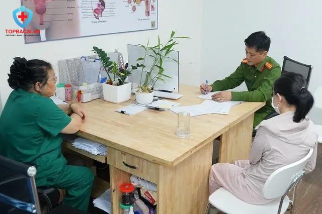 Cơ quan công an làm việc với 2 bị trong nhóm 10 bị can bị khởi tố.