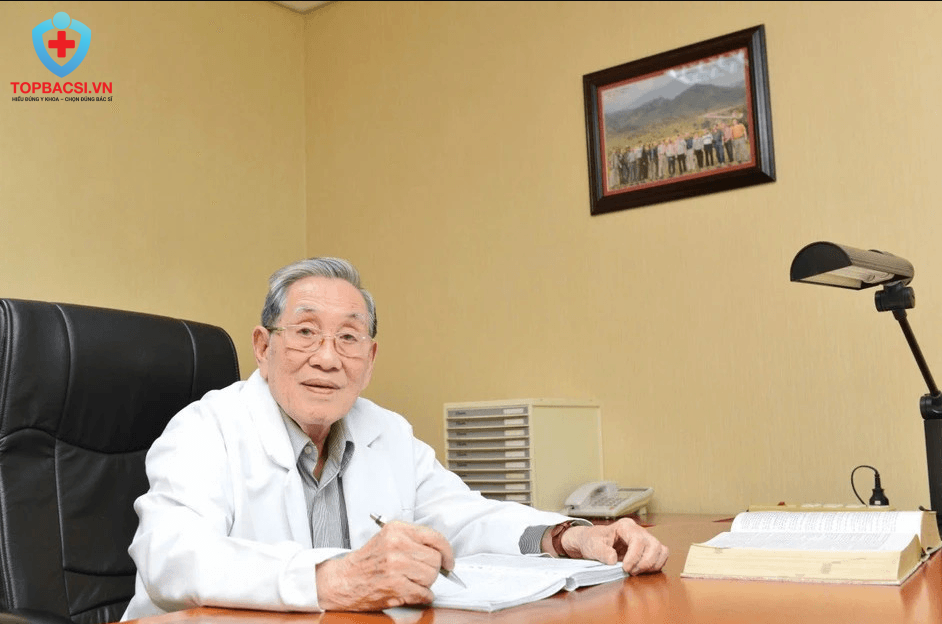 GS.TS.BS Nguyễn Đình Hối | được vinh danh và trao giải thưởng cống hiến trọn đời
