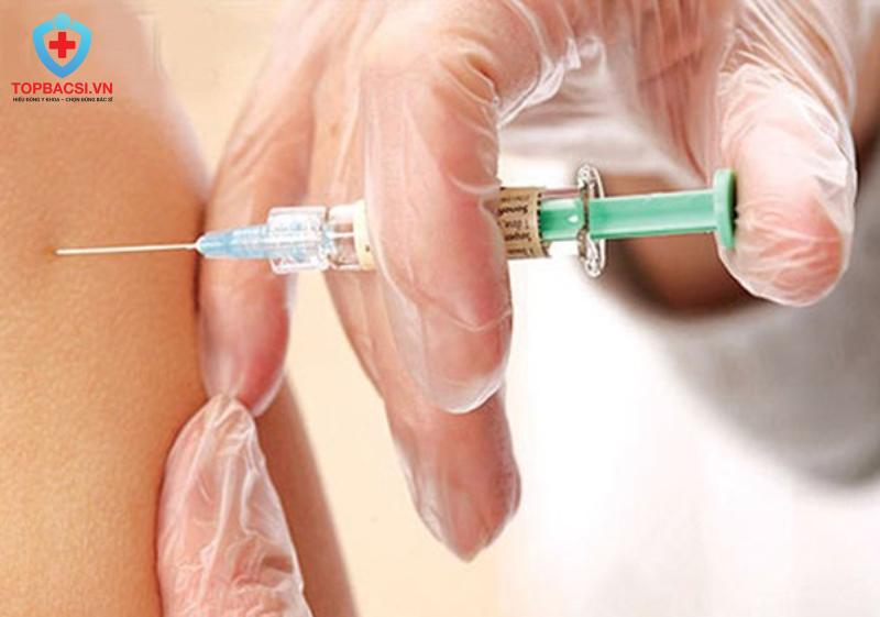 Thuốc tiêm amivantamab giúp thu nhỏ khối u ở hơn 1/3 số bệnh nhân tham gia nghiên cứu, và ở 15 bệnh nhân, khối u đã biến mất hoàn toàn. Ảnh minh họa