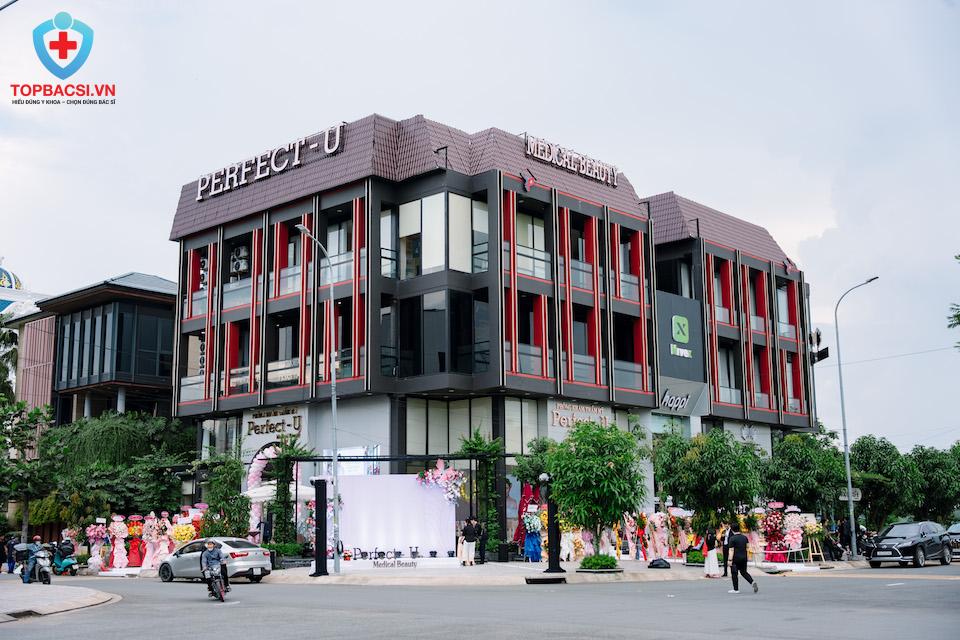 Phòng khám chuyên khoa Thẩm mỹ thuộc Chi nhánh Công ty TNHH AI K Plus bị đình chỉ hoạt động lên đến 18 tháng do cung cấp dịch vụ không phép.
